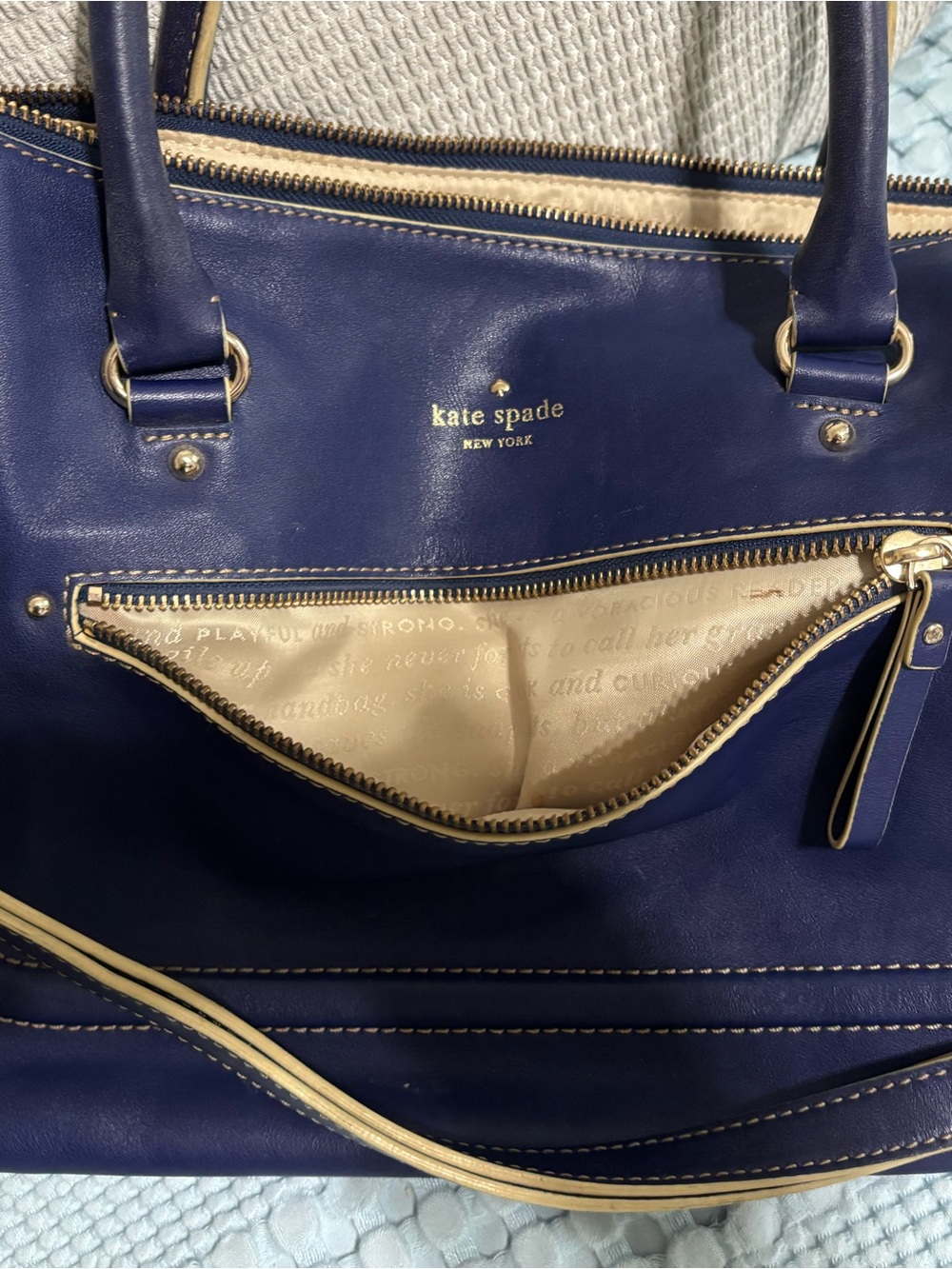 Kate Spade handbag/shoulder bag is a great accessory fun or professional use. - Picture 15 of 16